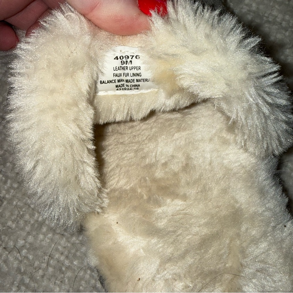 LIKE NEW Minnetonka Grey Sheepskin Suede Slides 9 - Picture 5 of 7